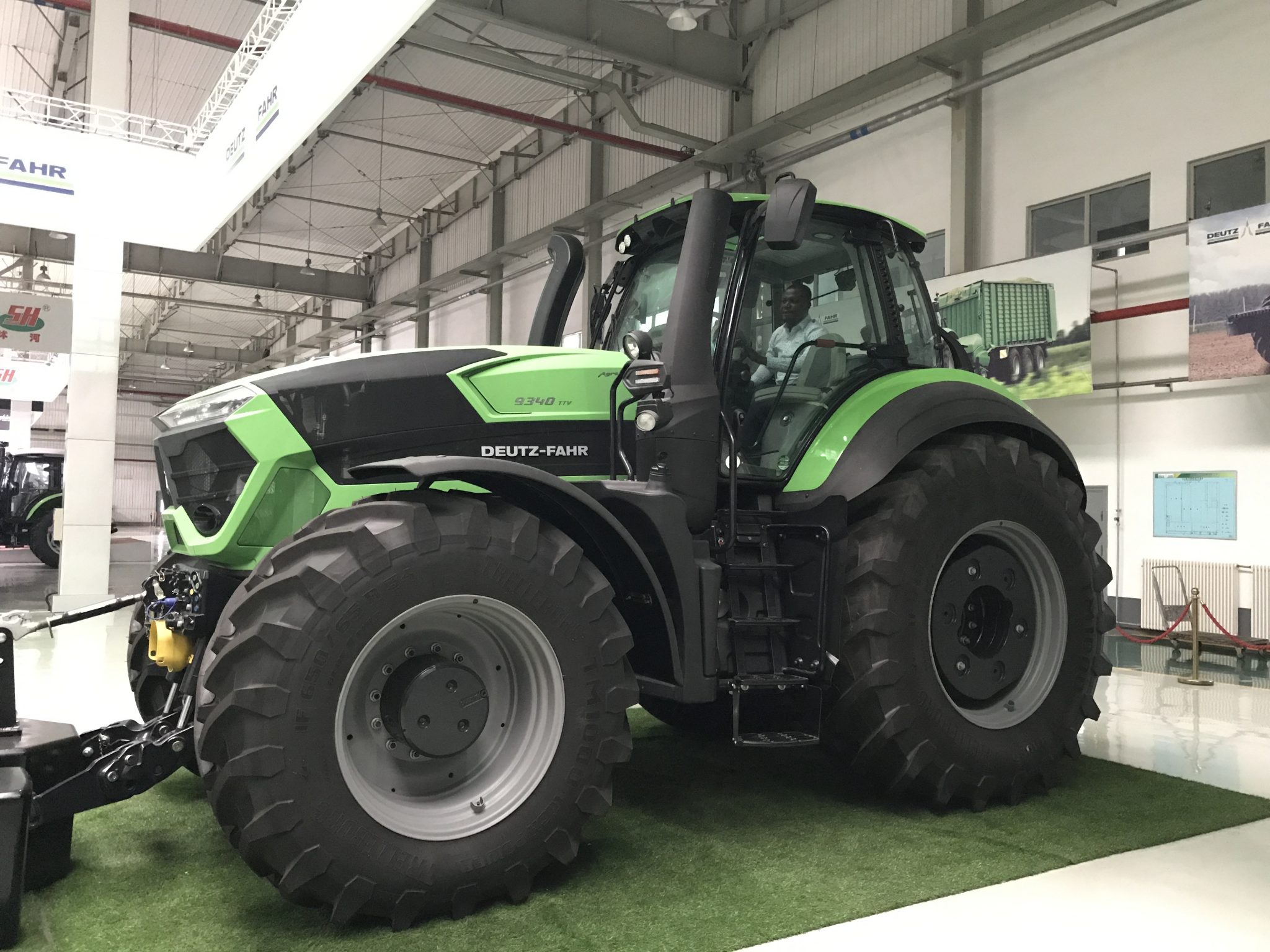 Deutz Fahr 9340 TTV Agrotron Euro 3 - Agro Africa Limited